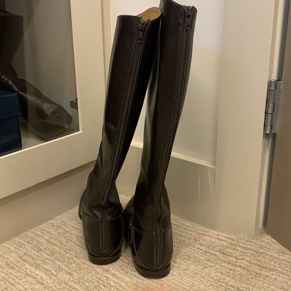 Saks fifth avenue boots - Picture 4 of 6
